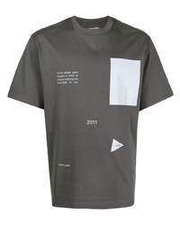 T-shirt à col rond imprimé gris foncé And Wander