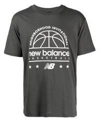 T-shirt à col rond imprimé gris foncé New Balance