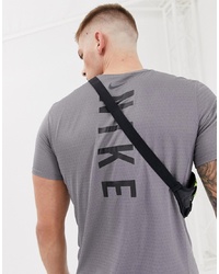 T-shirt à col rond imprimé pourpre Nike Running